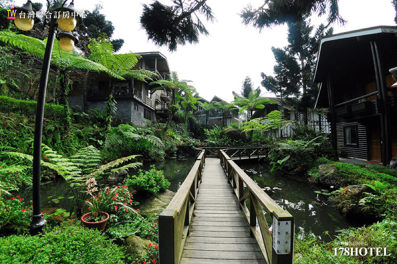 溪頭新明山木屋渡假村｜雙人一泊三食＄2380元起 升等家庭房 含早餐下午茶晚餐 森林木屋度假