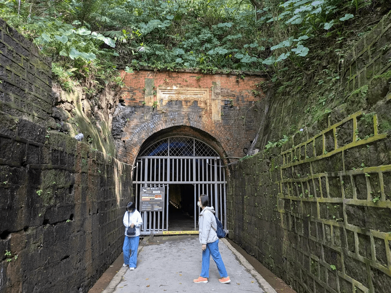 基隆最新人氣古蹟景點！走進劉銘傳隧道，看百年紅磚光影與台灣鐵路的第一道曙光