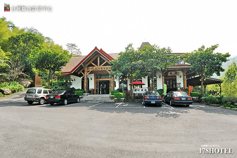 溪頭新明山木屋渡假村｜雙人一泊三食＄2380元起 升等家庭房 含早餐下午茶晚餐 森林木屋度假