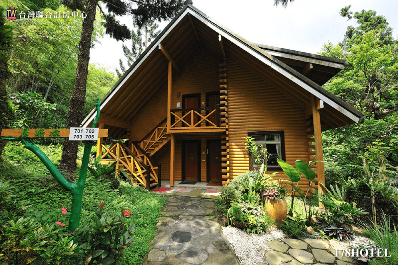 溪頭新明山木屋渡假村｜雙人一泊三食＄2380元起 升等家庭房 含早餐下午茶晚餐 森林木屋度假