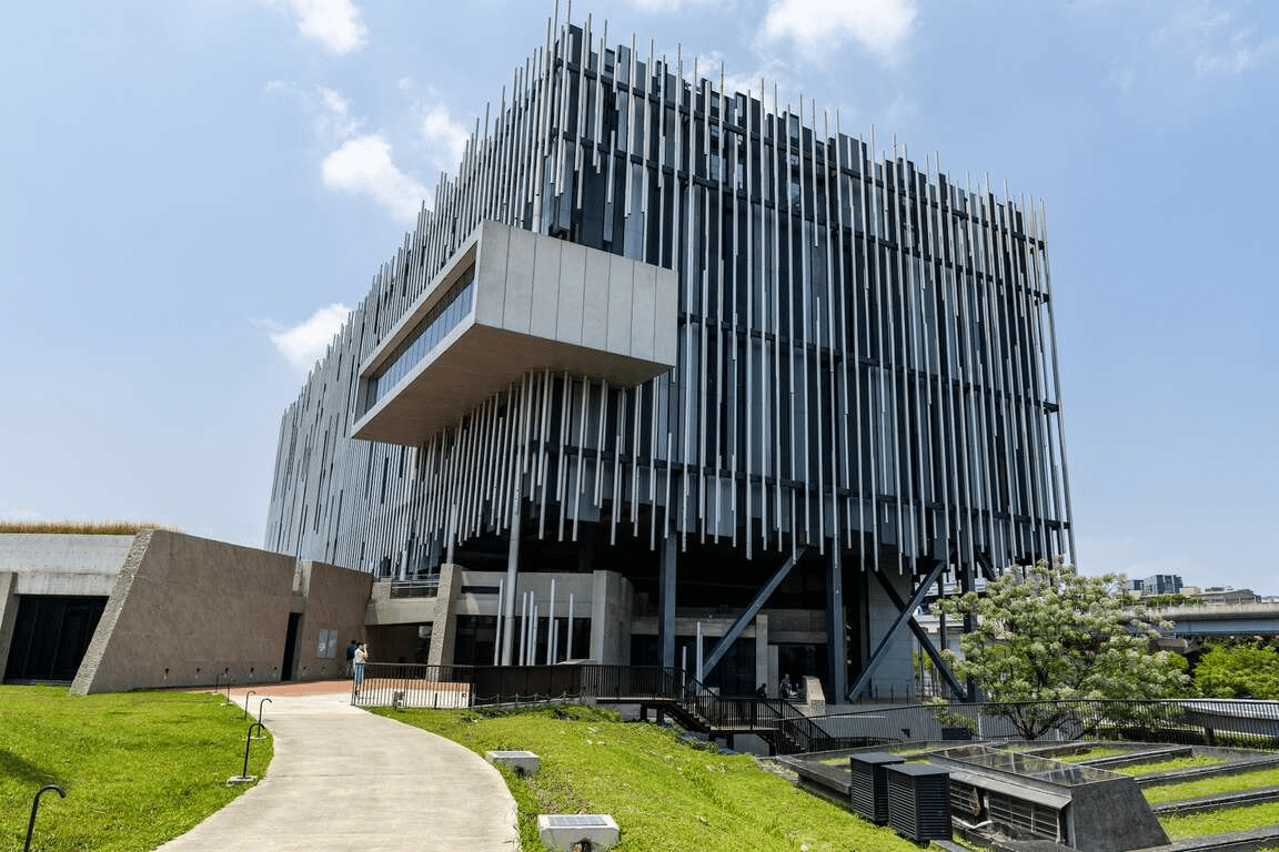 當代藝術遇見流動建築語彙,新北市立美術館寫下城市最溫柔的文化風景