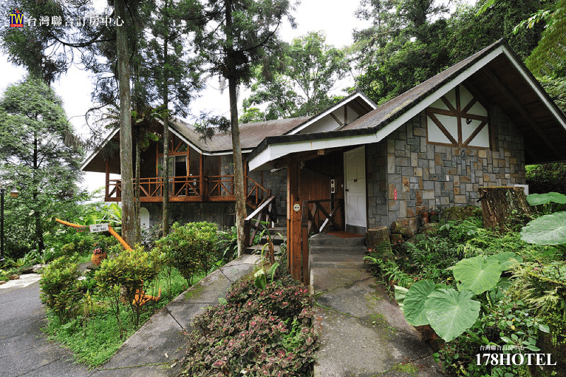 溪頭新明山木屋渡假村｜雙人一泊三食＄2380元起 升等家庭房 含早餐下午茶晚餐 森林木屋度假