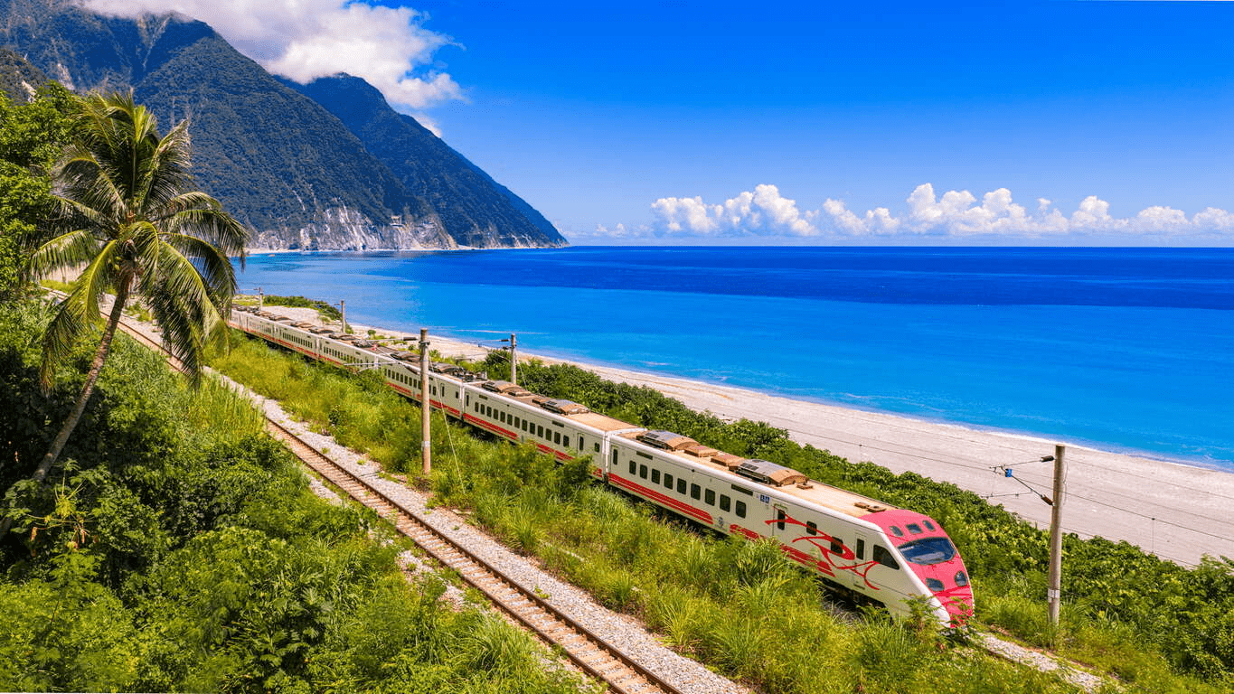 斷崖與海洋的強烈對比，構成東岸特殊地景