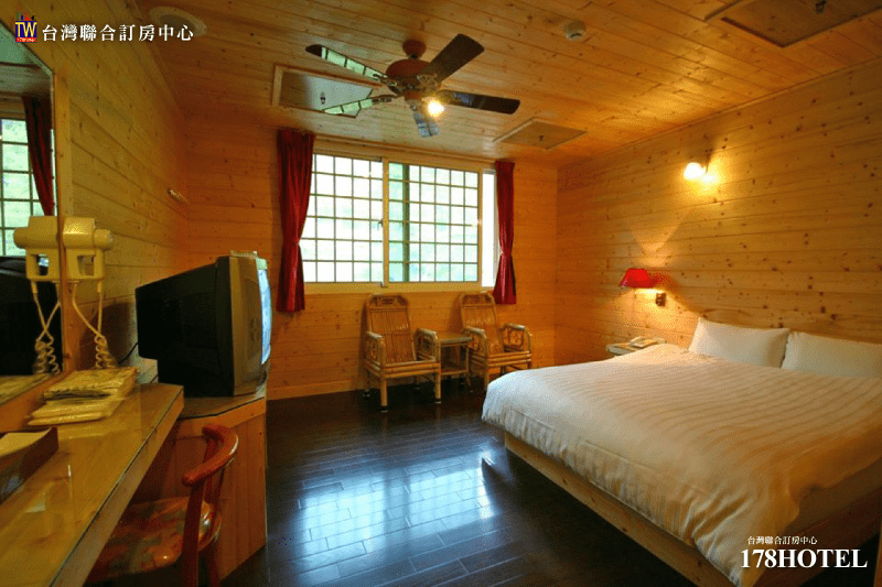 溪頭金台灣山莊｜原木窗型雙人房＄1999元 含早餐，檜木芬多精民宿 享竹林雲海山嵐景觀