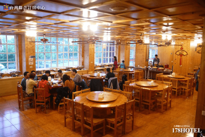 溪頭金台灣山莊｜原木窗型雙人房＄1999元 含早餐，檜木芬多精民宿 享竹林雲海山嵐景觀