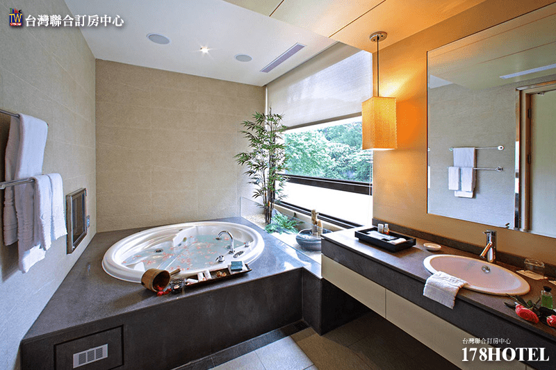 挪威森林MOTEL淡水森森館｜森森雅緻雙人房＄1499元 起 含早餐，鄰近紅樹林捷運站