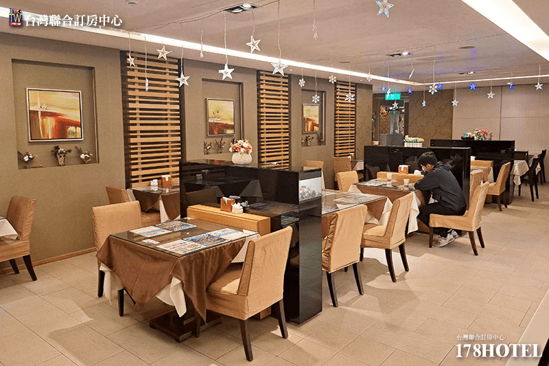 挪威森林MOTEL淡水森森館｜森森雅緻雙人房＄1499元 起 含早餐，鄰近紅樹林捷運站