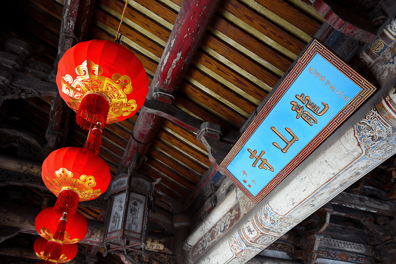 鹿港龍山寺古蹟巡禮：探索全台最美木造建築，沈浸於莊嚴靜謐的文化殿堂