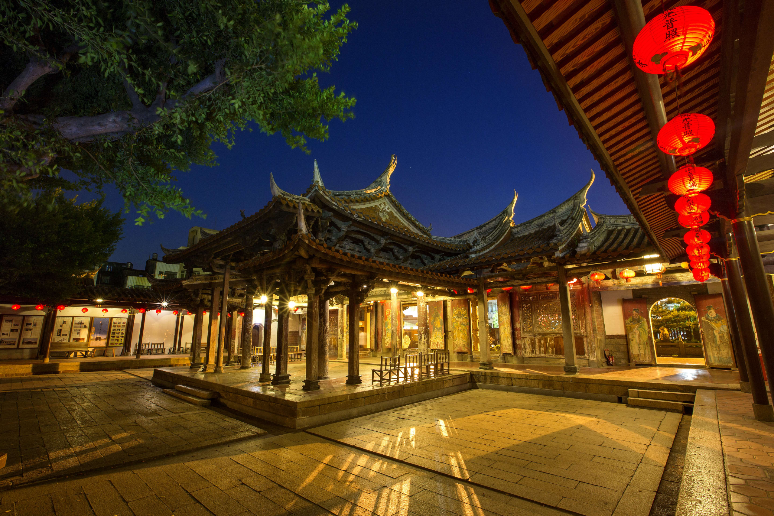 鹿港龍山寺古蹟巡禮:探索全台最美木造建築,沈浸於莊嚴靜謐的文化殿堂