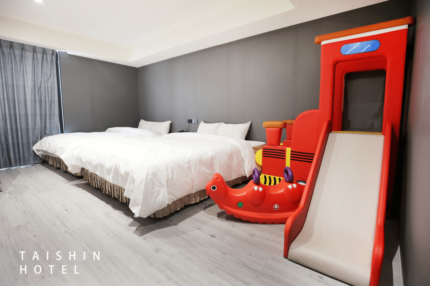 飯店客房設施一應俱全，細節處展現出經營者的用心與體貼