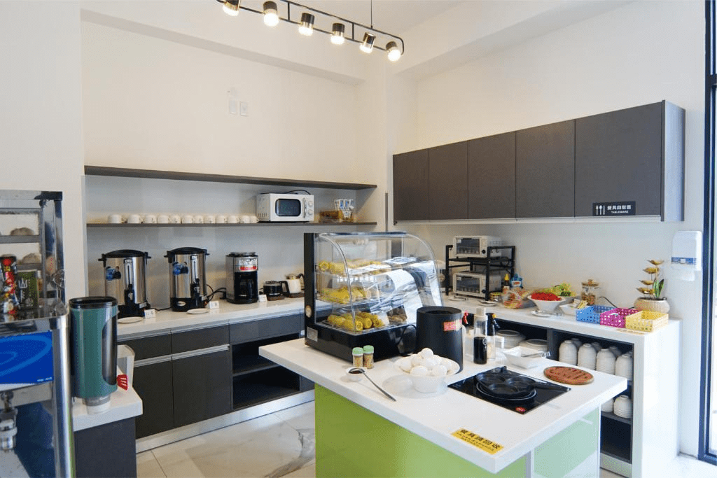 沿著咖啡山城的山路走進雲林古坑，在111古坑行旅住一晚，電動車與毛孩都安心