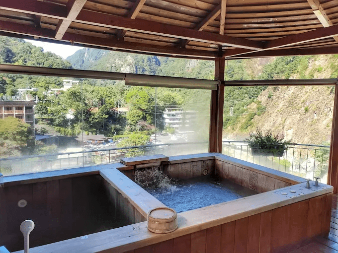 沿著台8線彎進台中谷關溫泉山谷，6間不同風格溫泉住宿讓泡湯旅行慢慢展開