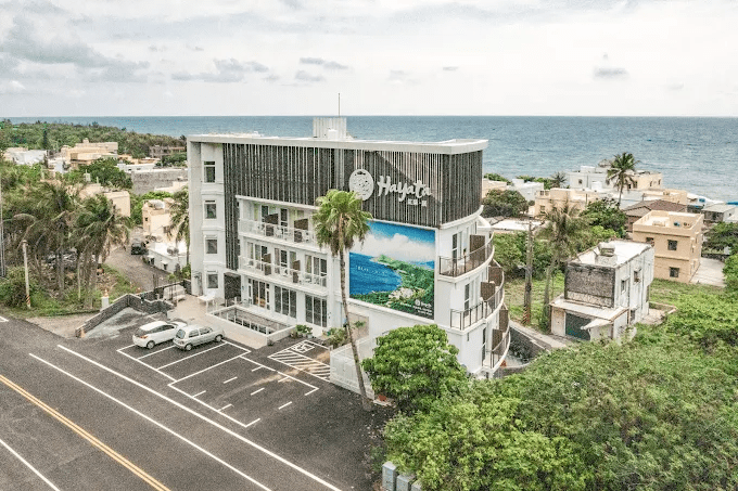 走進墾丁海岸找地方住下來，7 間海景飯店與設計民宿等你停留