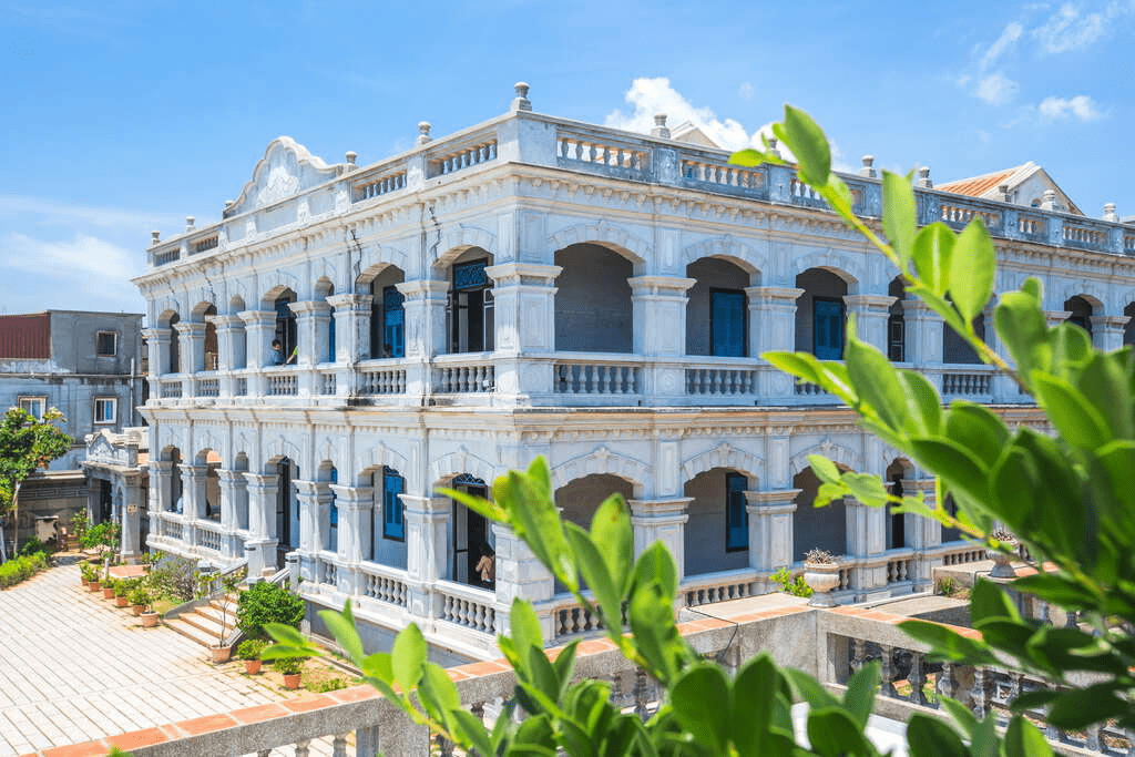 走進金門陳景蘭洋樓，看見建築的優雅氣質，也遇見料羅灣最寧靜的海景