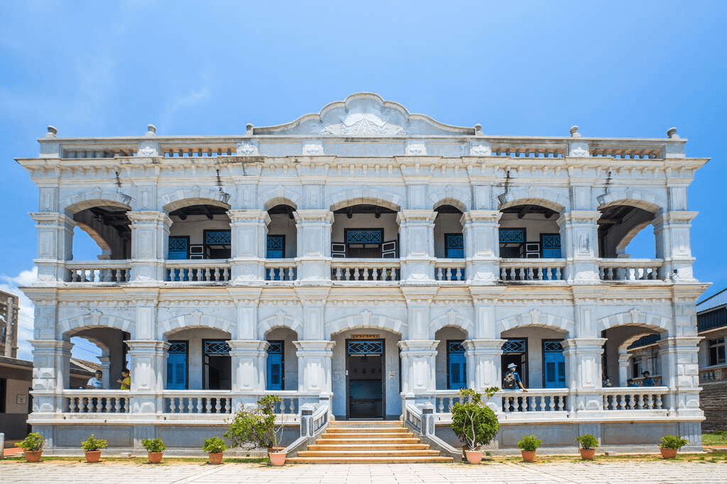 走進金門陳景蘭洋樓，看見建築的優雅氣質，也遇見料羅灣最寧靜的海景