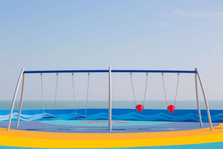 走進烈嶼習山湖公園,在遊戲場間散步,看見金門的悠閒節奏與親子笑聲