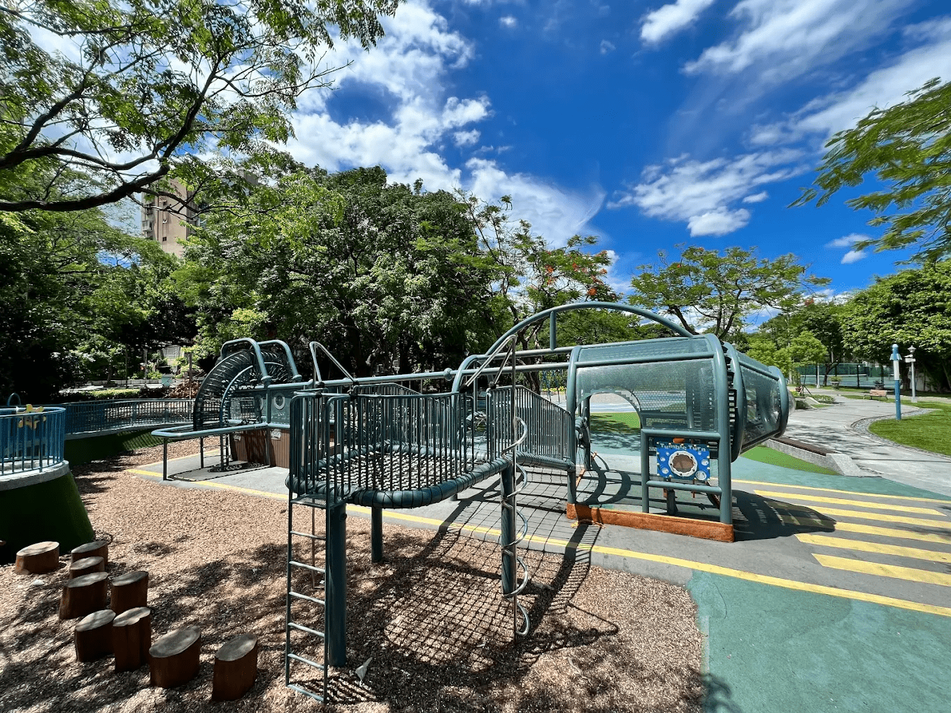 飛行探索共融式遊戲場