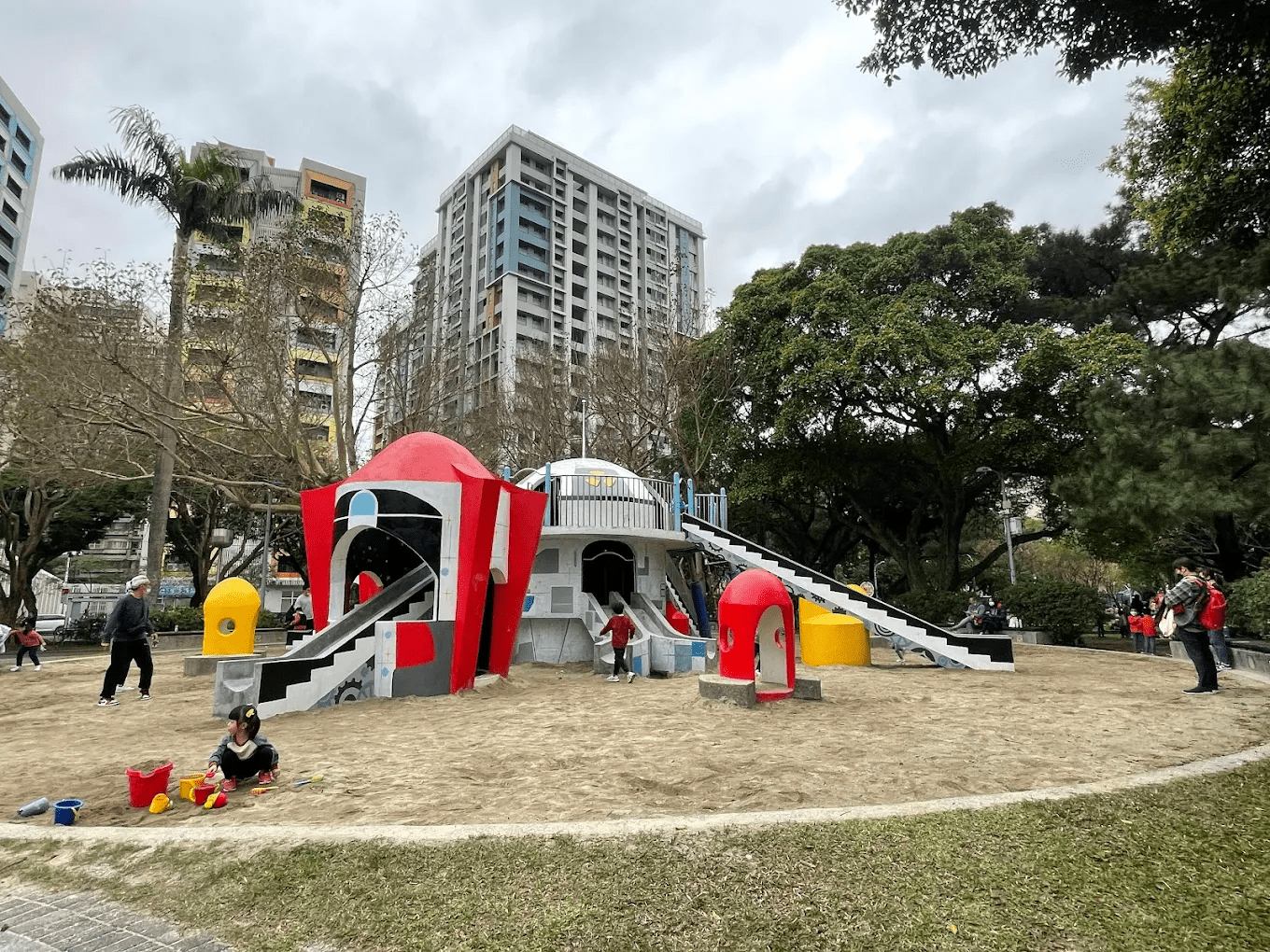 飛行探索共融式遊戲場