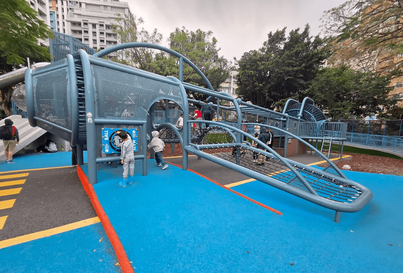 飛行探索共融式遊戲場