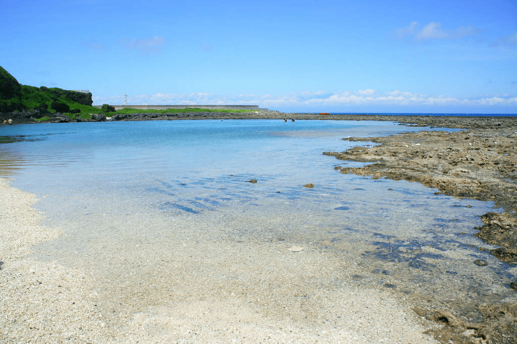 沿著海風騎行綠島環島公路，走進朝日溫泉日出與火山海岸的藍色旅程