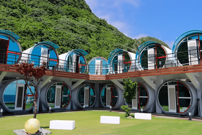 沿著海風騎進綠島小島聚落，慢慢找到面海而眠的民宿與綠島住宿風景