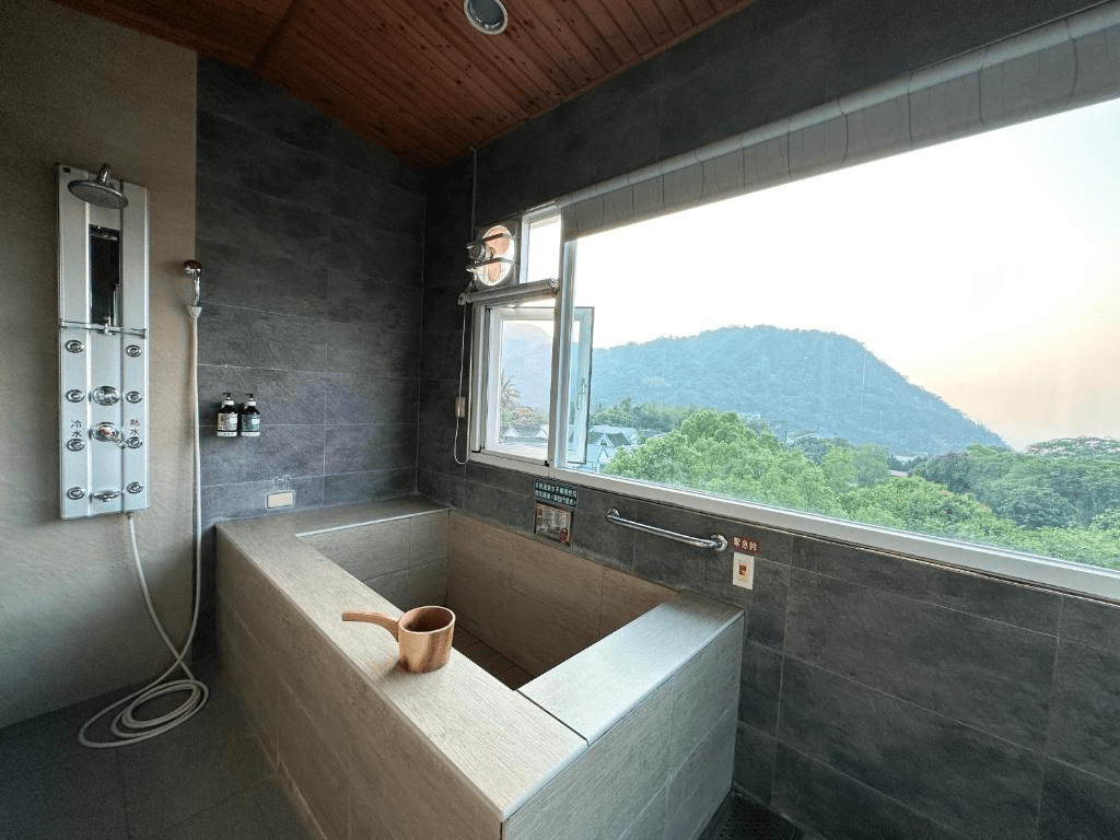 走進台南關子嶺溫泉泡一池灰色泥漿湯，再找間山中旅宿靜靜住一晚