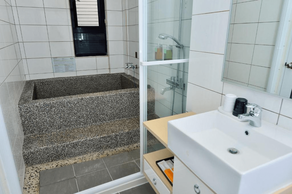 走進台南關子嶺溫泉泡一池灰色泥漿湯，再找間山中旅宿靜靜住一晚