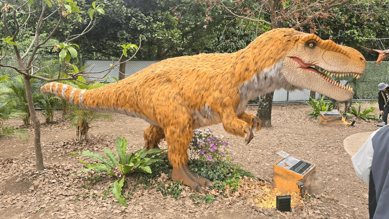 台北親子新景點!恐龍大復活「關渡探險樂園」登場,沉浸式恐龍世界超吸睛