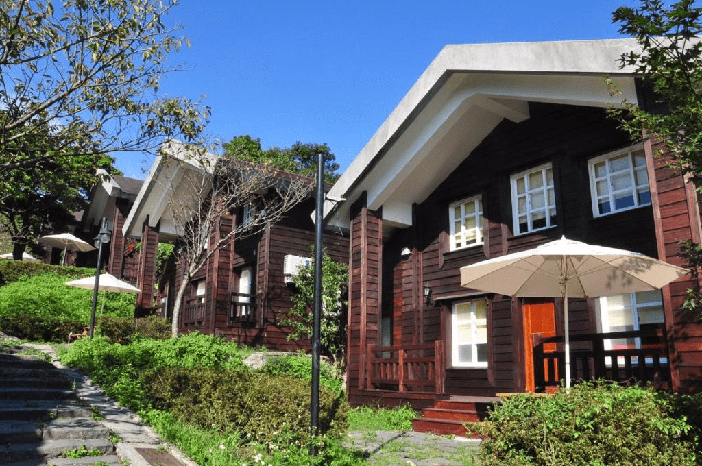 在陽明山找一間飯店住一晚，讓山景、溫泉與森林成為旅行最溫柔的風景