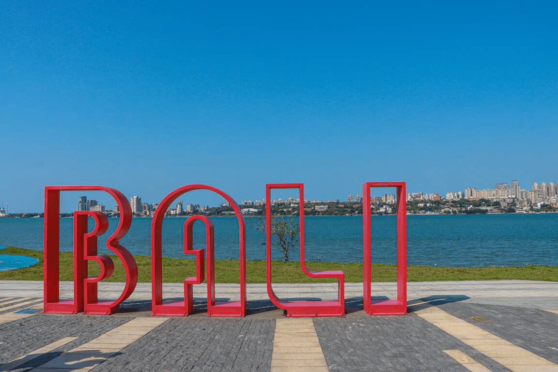 在八里河岸騎單車看夕陽，淡水河風景與老街讓週末旅行變得簡單而美好