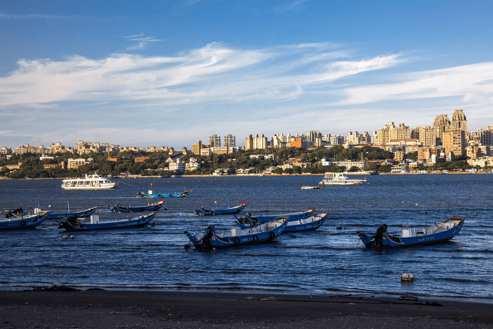 在八里河岸騎單車看夕陽，淡水河風景與老街讓週末旅行變得簡單而美好