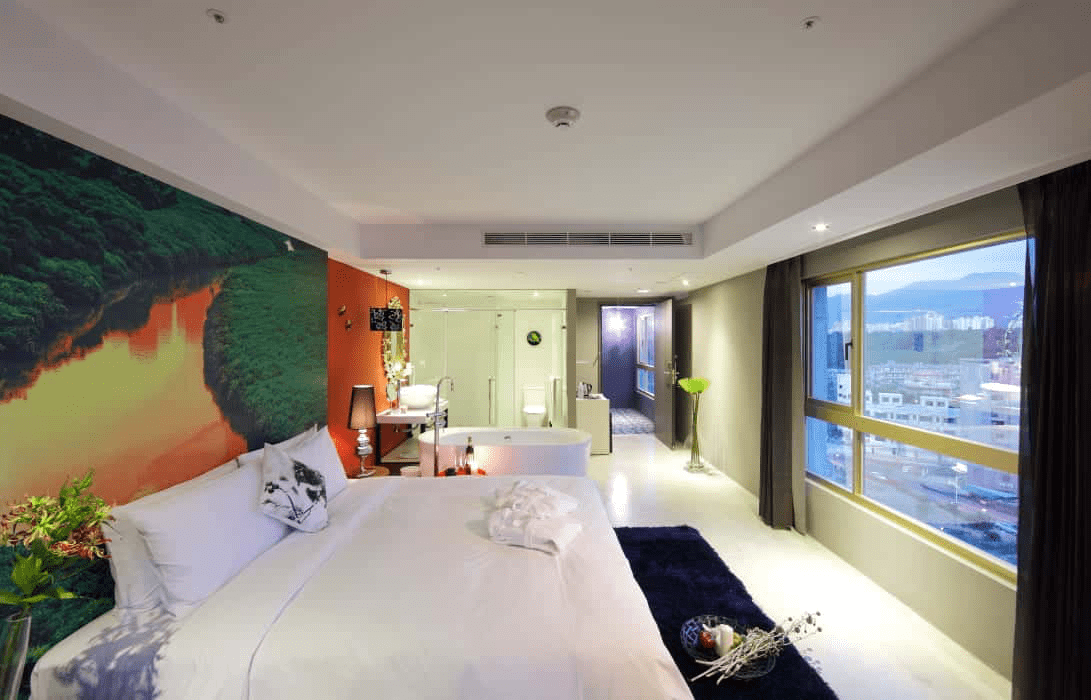 在淡水河岸住一晚，看漁人碼頭夕陽與老街夜色，找到最療癒的週末旅行