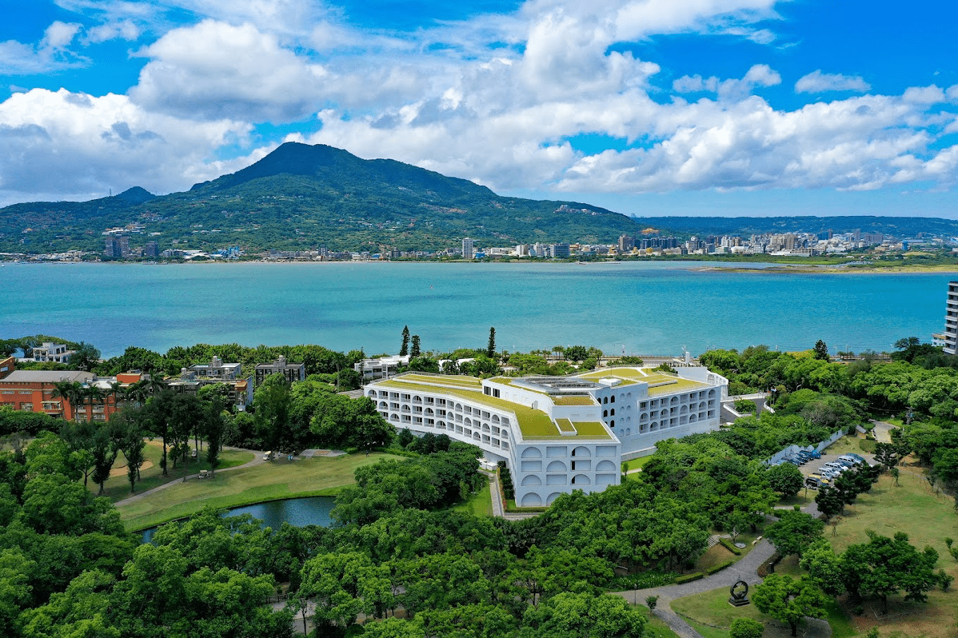 在淡水河岸住一晚，看漁人碼頭夕陽與老街夜色，找到最療癒的週末旅行