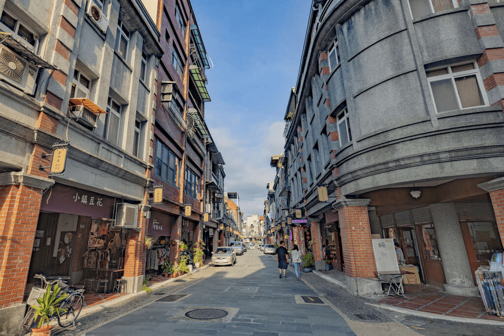 走進桃園一日慢行路線，從大溪老街午後光影到濕地夕陽，把風景收進剛剛好的旅行節奏裡