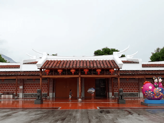 沿著花蓮吉安古蹟慢慢前行，從慶修院到煙草建築，在日治移民村的痕跡裡感受時間流動