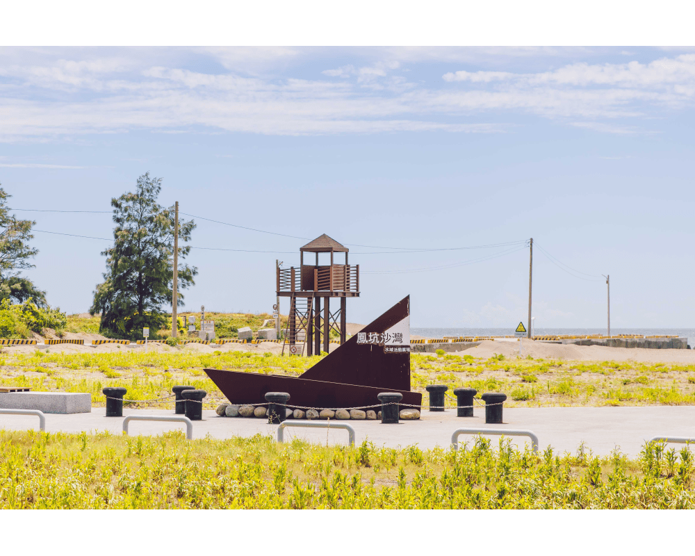沿著新竹新豐海岸慢慢走進紅樹林，在海風與夕光之間展開一段剛剛好的輕旅行