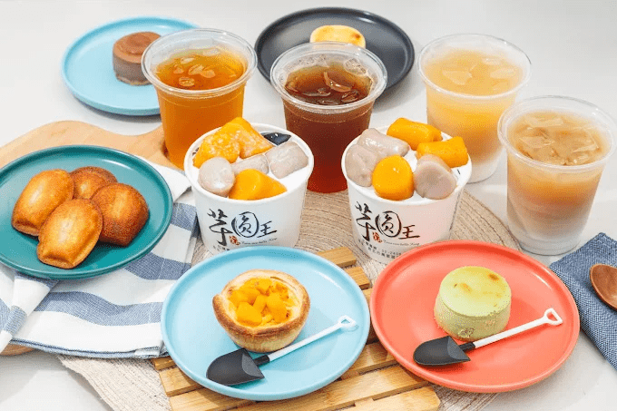 外木山沿岸的特色餐車，提供美味的甜品與小吃，讓旅人可以邊吃邊享受無敵海景