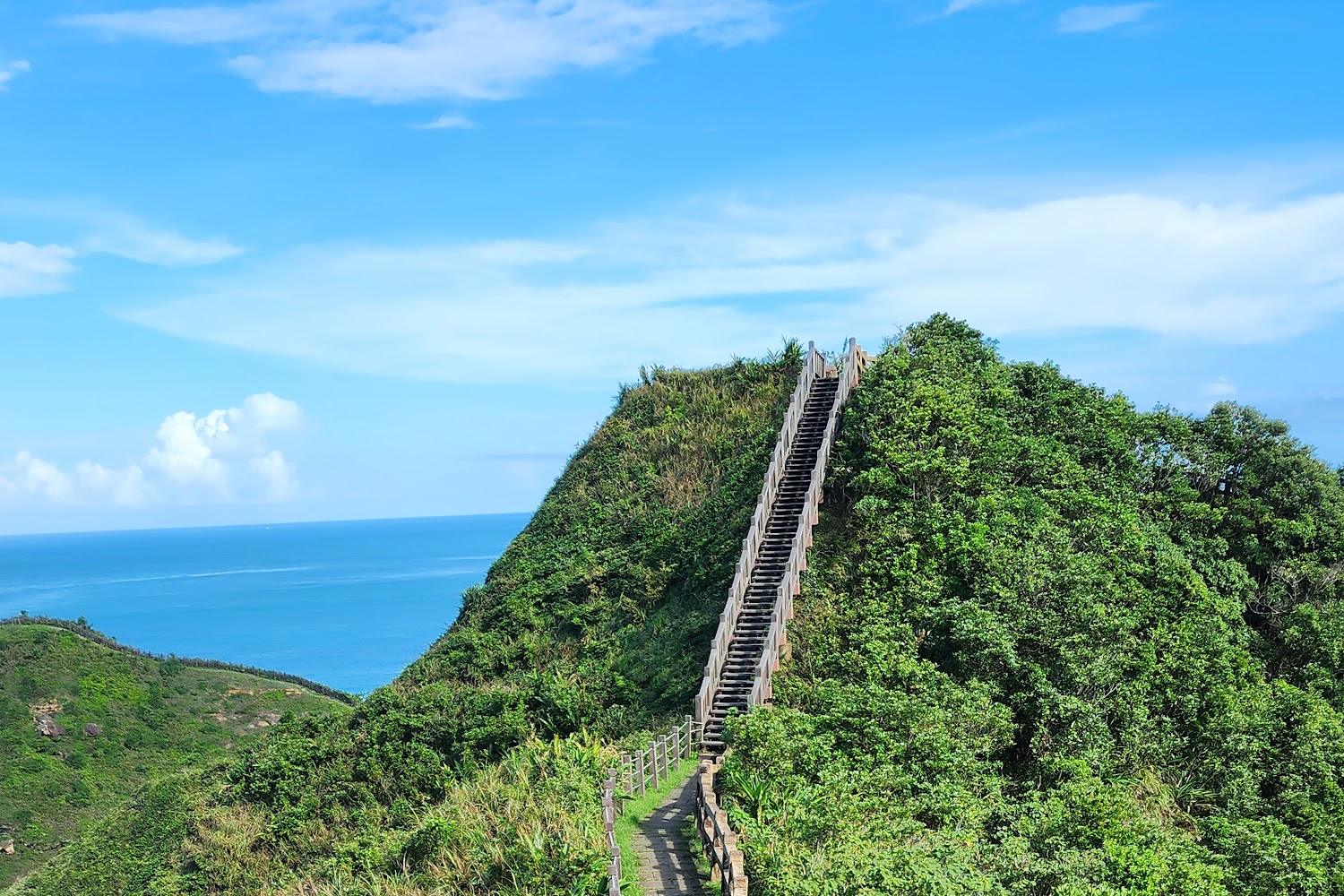 2026 鼻頭角公園一日遊攻略：漫步「台灣小長城」稜線步道，探訪聽濤營區與百年燈塔絕美海景