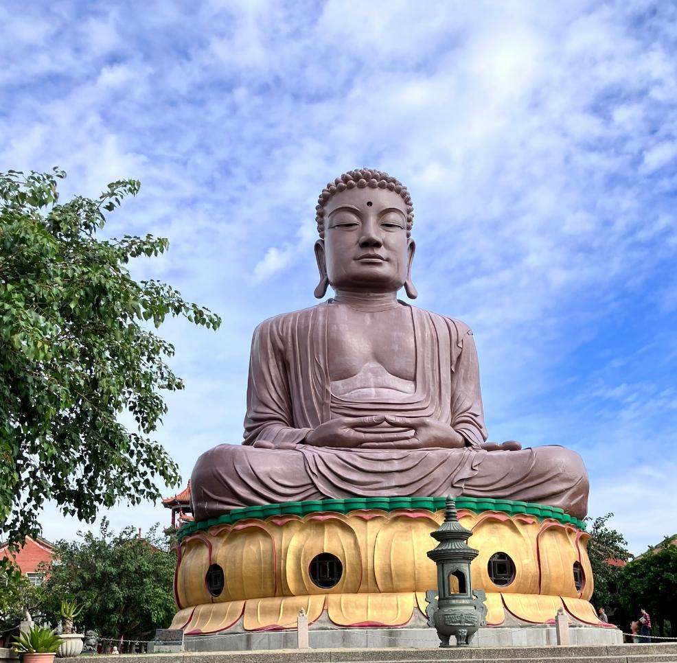 2026彰化旅遊必訪！八卦山大佛風景區轉型全齡友善新地標：漫步全台最長天空步道，盡覽絕美卦山夕照與城市夜景