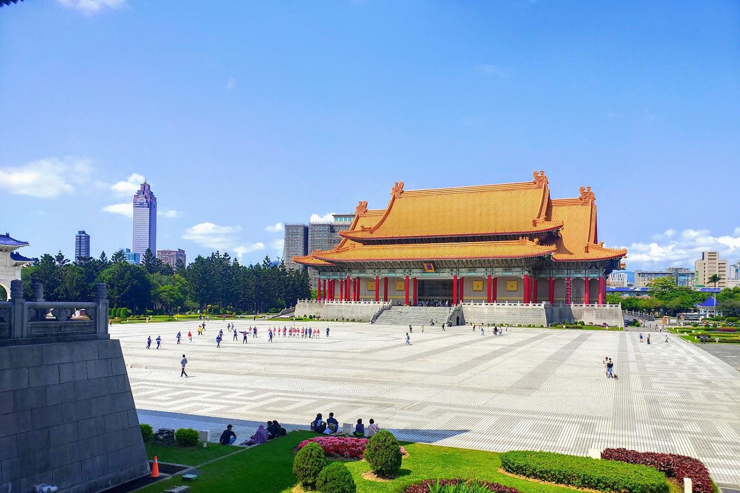 2026台北必遊地標！中正紀念堂深度指南：探索建築美學、震撼儀隊與城市綠肺之美