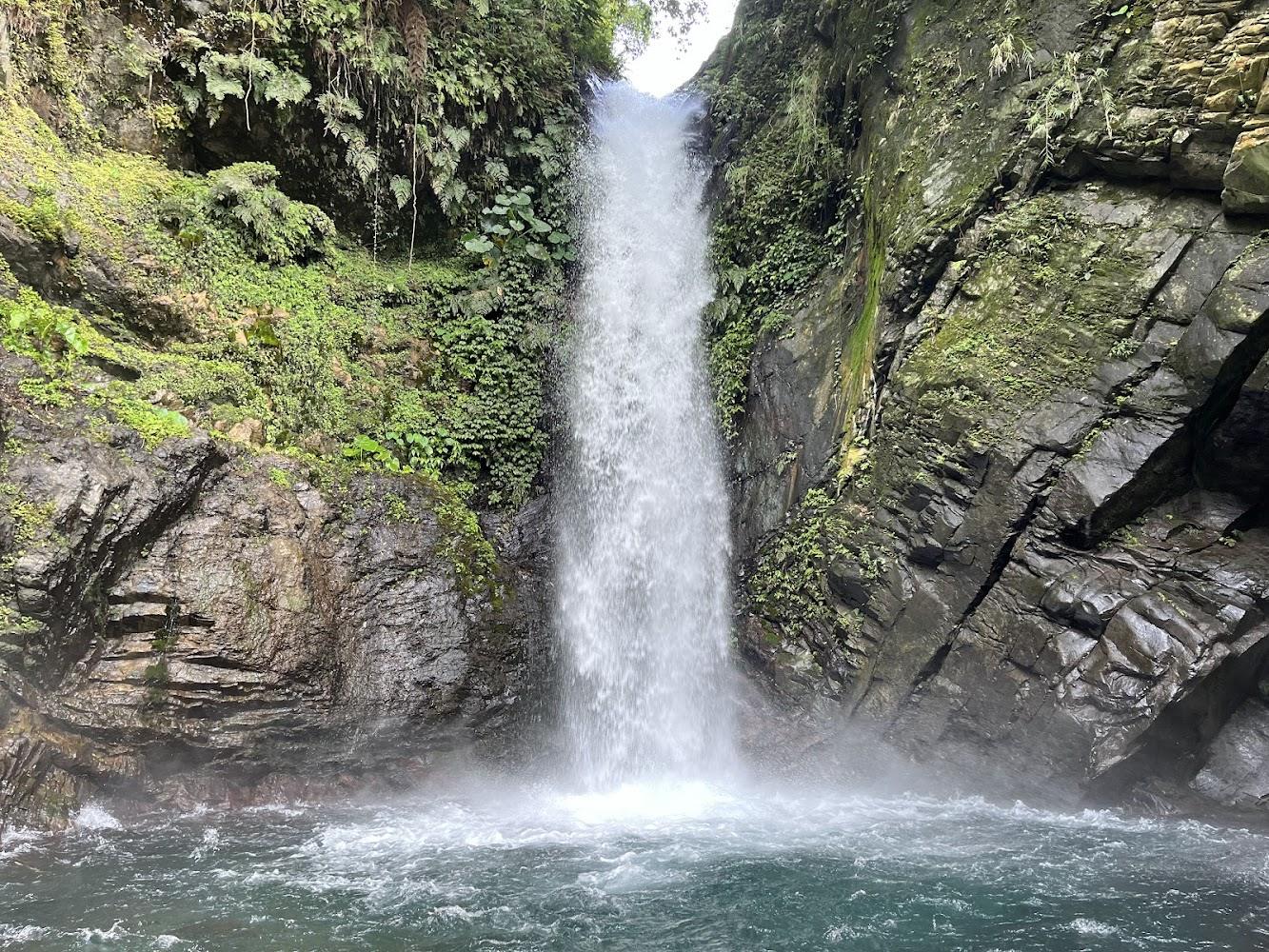 2026 台中谷關秘境攻略｜蝴蝶谷瀑布：探訪唐麻丹山飛瀑奇觀，享受超高負離子森林浴與在地鱘龍魚饗宴