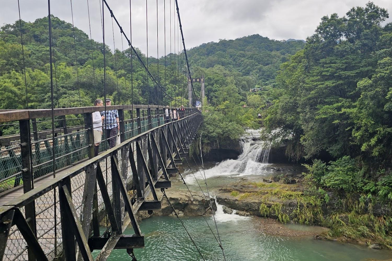2026平溪天燈節點亮山城！十分瀑布、老街鐵道一日遊全攻略：感受全台最大簾幕瀑布與萬燈齊發的浪漫
