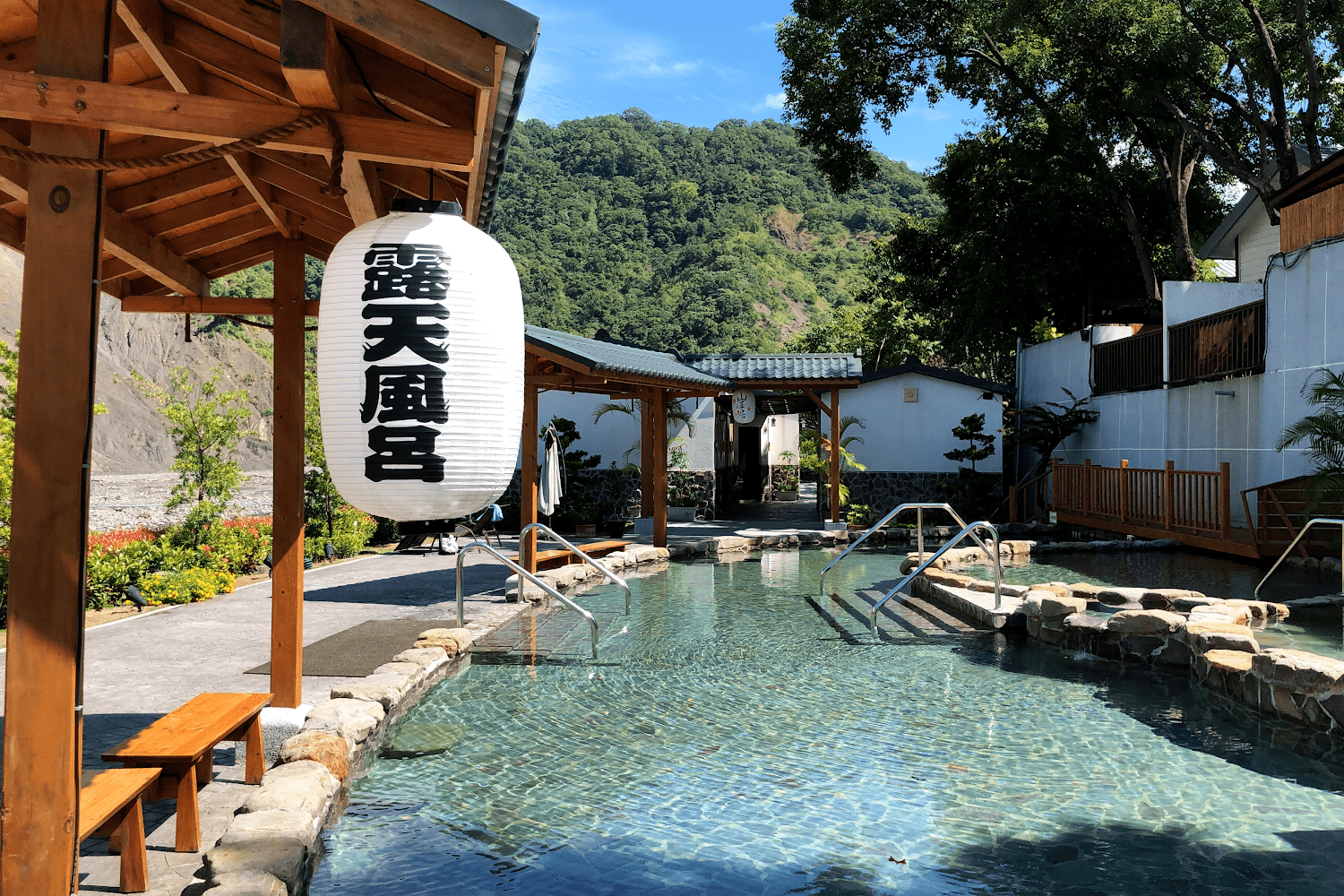 2026高雄六龜隱世秘境｜美崙山溫泉渡假山莊：沈浸不老美人湯與原木香氣，一泊二食深度療癒之旅