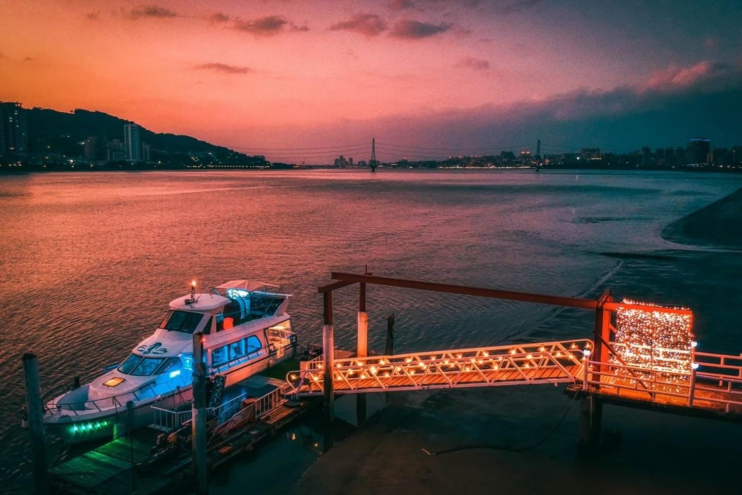 2026 台北最美河岸！大稻埕碼頭貨櫃市集全攻略：必吃美食、浪漫夕陽與歷史巡禮