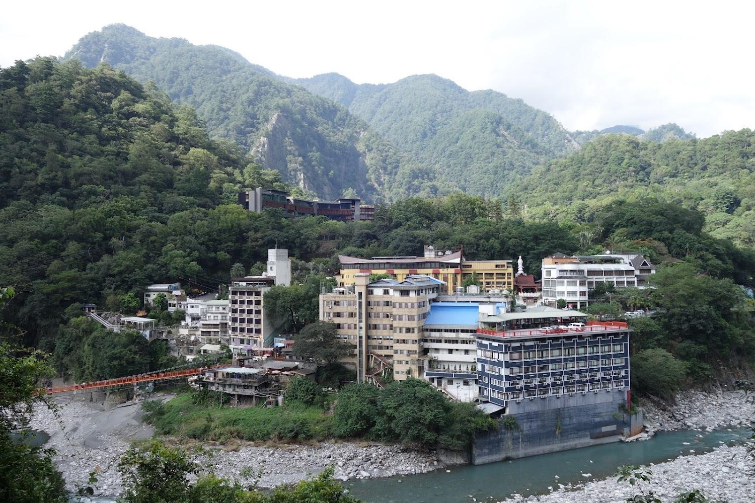 2026谷關旅遊推薦｜麗池山水溫泉會館：地中海風格純白建築，盡享雲海山嵐與頂級美人湯