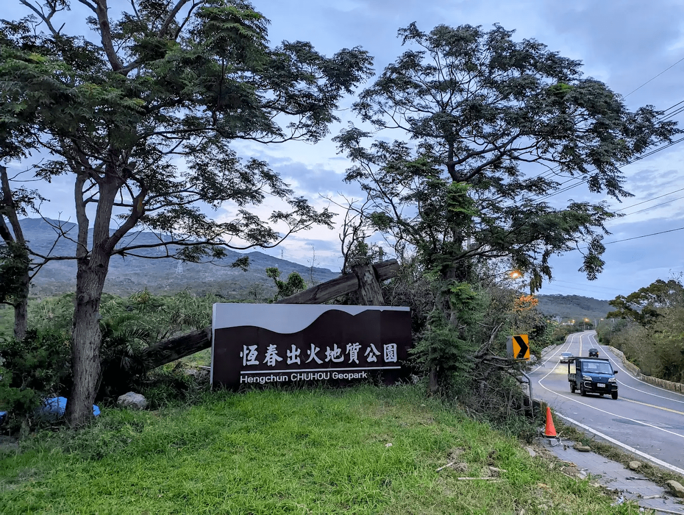 2026屏東旅遊必訪！恆春出火地質公園華麗轉身，探索神祕「大地之火」五星級免門票行程