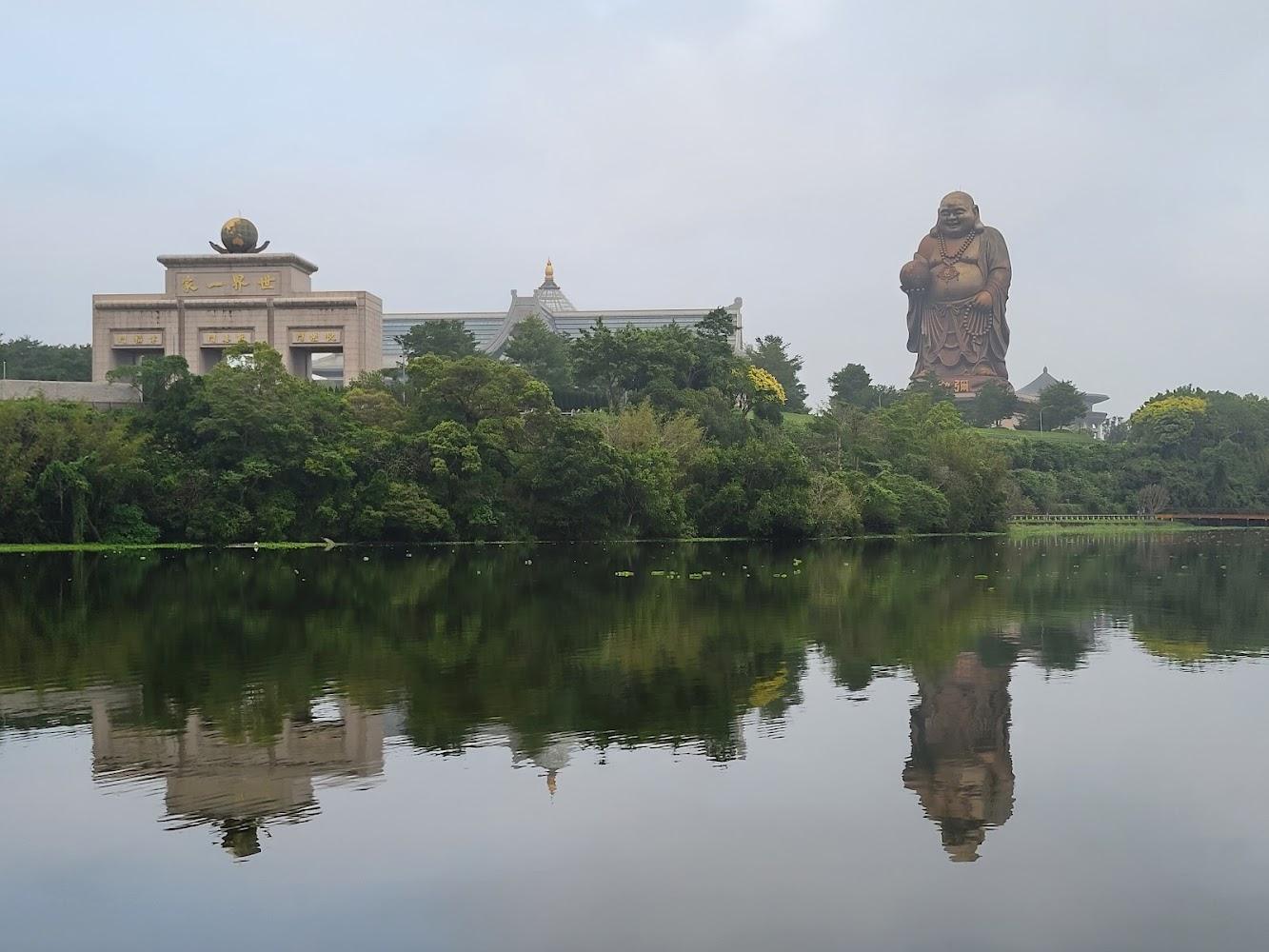 2026 避暑秘境首選！新竹峨眉湖環湖步道：漫步全台最高彌勒大佛與湖光山色之間
