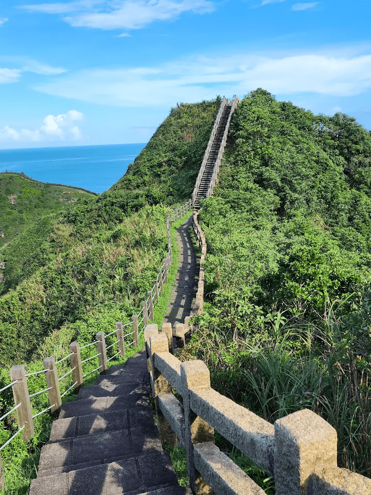 2026北台灣「山海療癒線」深度旅遊全攻略：探索東北角絕美步道、秘境地質與必吃美食