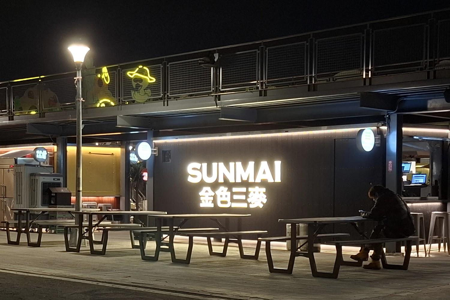 2026 台北北投必訪！關渡碼頭貨櫃市集：絕美夕陽、異國美食與河畔微醺全攻略