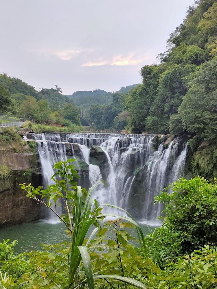 2026平溪必訪！十分瀑布全攻略：台灣尼加拉瀑布壯闊美景、彩虹淵、老街天燈一日遊行程建議